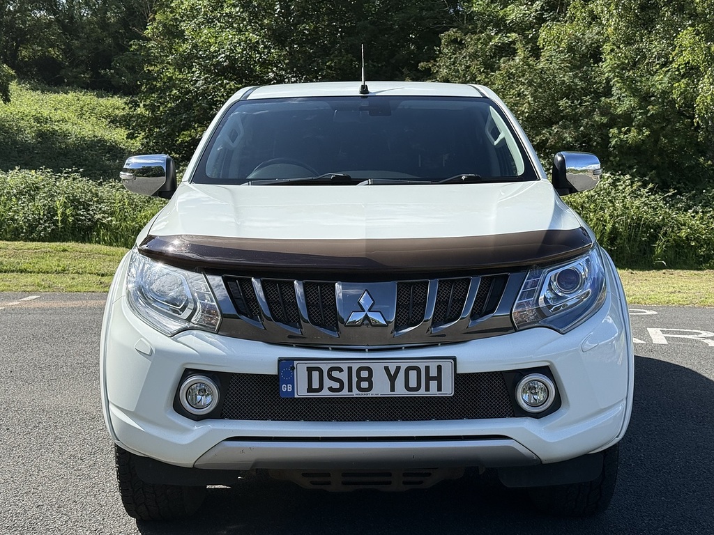 Mitsubishi L200 2.4 Di-d Dc Barbarian Pickup Double Cab DS18YOH White #6
