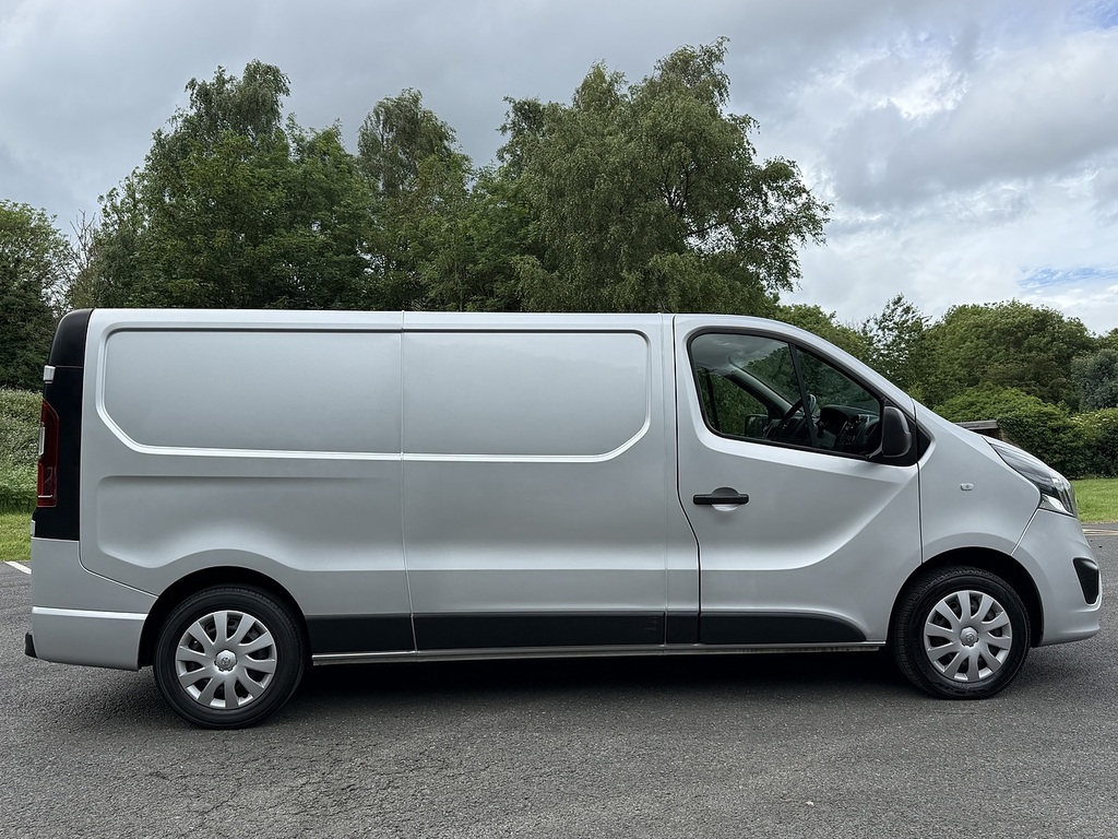 Vauxhall Vivaro Cdti 2900 Sportive Panel Van 1.6 VO68OKF Silver #4