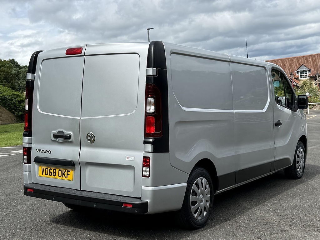 Vauxhall Vivaro Cdti 2900 Sportive Panel Van 1.6 VO68OKF Silver #5