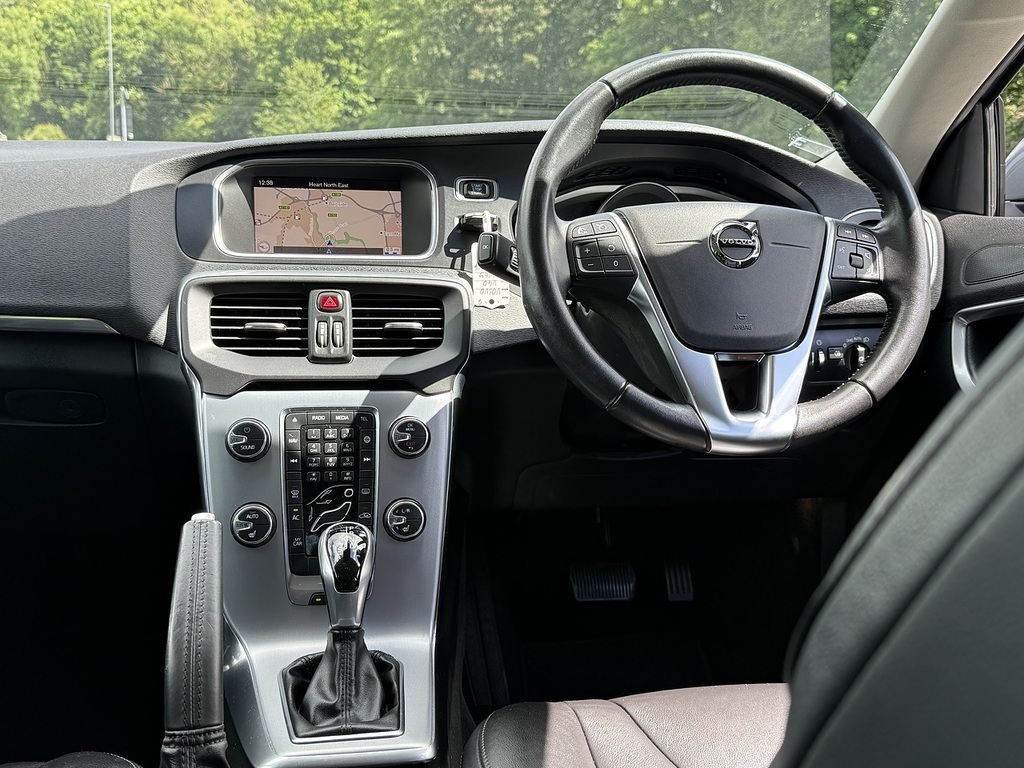 Volvo V40 2.0 D4 Inscription Hatchback Euro Grey #2