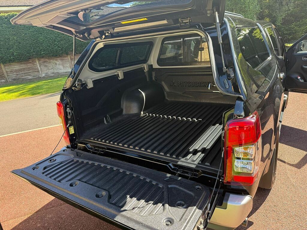 Mitsubishi L200 Di-d Dc Barbarian Pickup 2.2 Blue #11