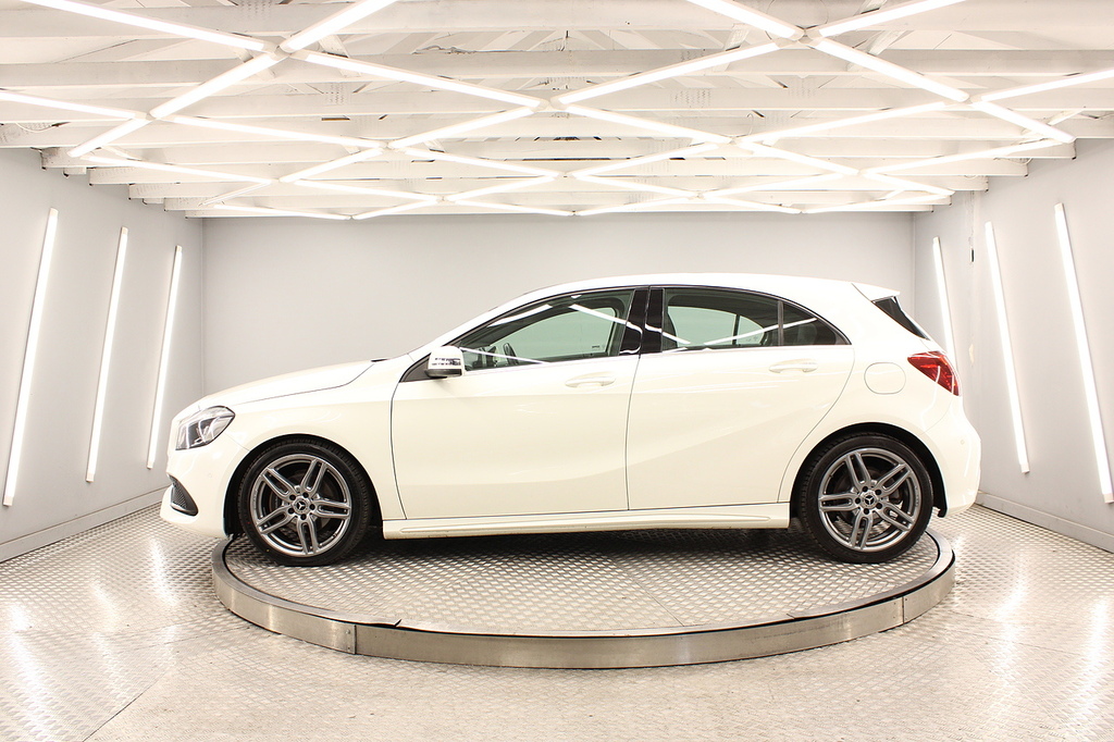 Mercedes-Benz A Class Hatchback KT67UYU White #2