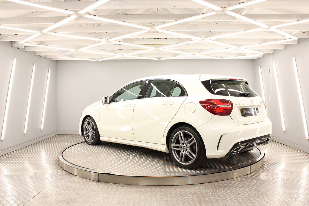 Mercedes-Benz A Class Hatchback KT67UYU White #4