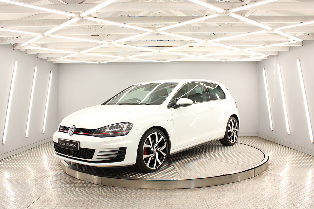 Volkswagen Golf Hatchback PG16HWT White #5