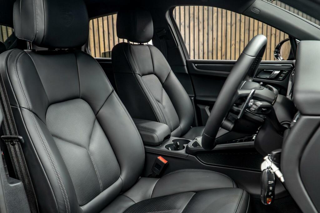 Porsche Macan 2.0T Pdk 4Wd Euro 6 Ss GX75OZG Black #2