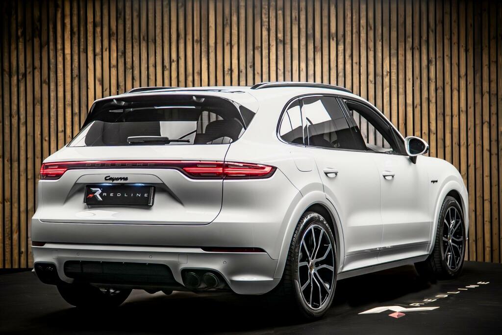 Porsche Cayenne 3.0 V6 E-hybrid 17.9Kwh Platinum Edition Tiptronic YX23ZPW White #4