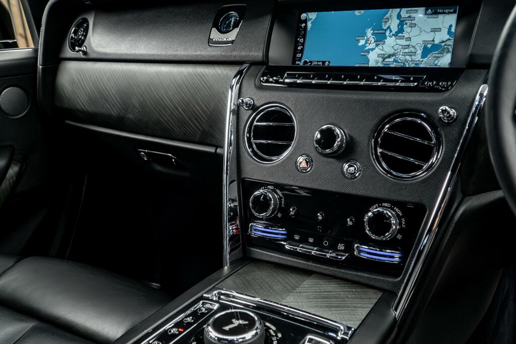 Rolls-Royce Cullinan 5dr Auto Black #25