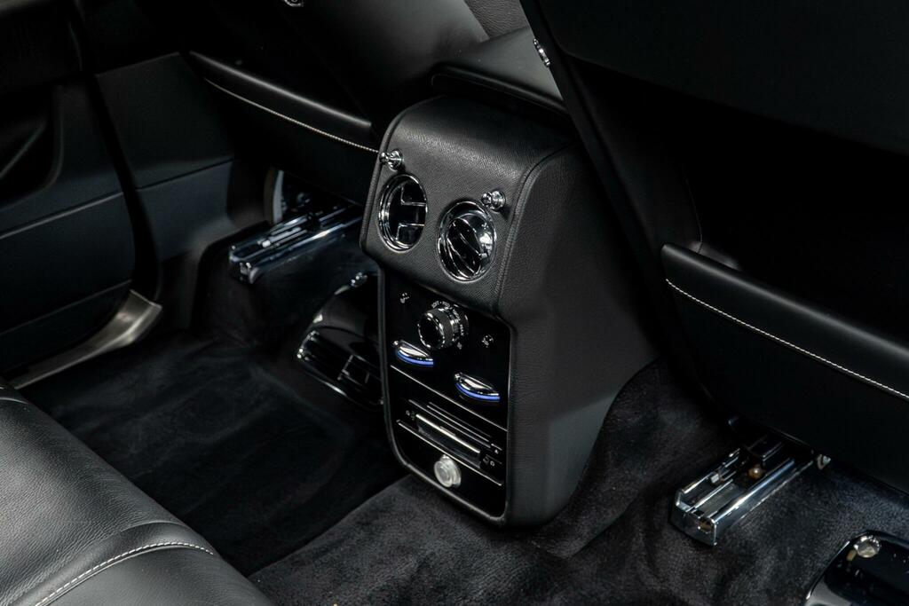 Rolls-Royce Cullinan 5dr Auto Black #50