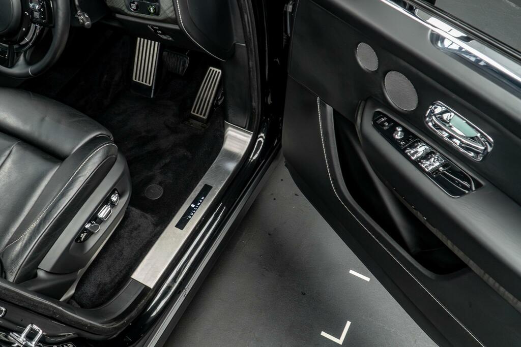Rolls-Royce Cullinan 5dr Auto Black #29