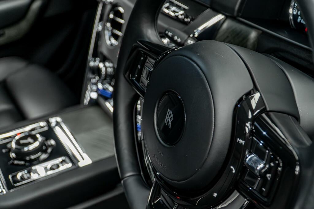 Rolls-Royce Cullinan 5dr Auto Black #36