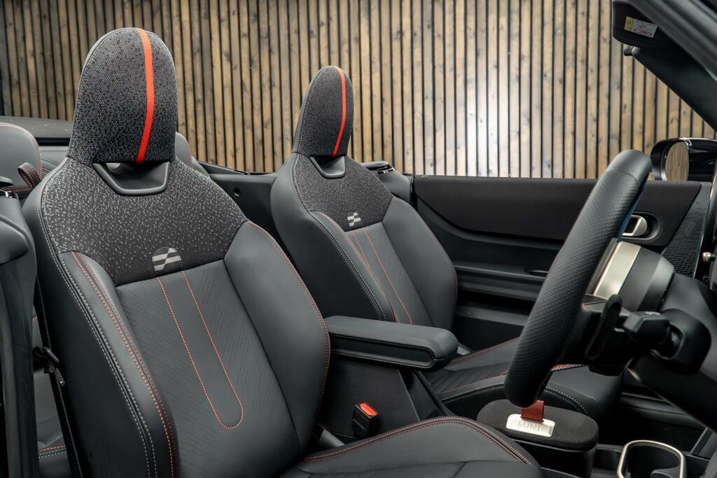 Mini Hatch 2.0C Sport Steptronic Euro 6 Ss YA25VNM Black #2