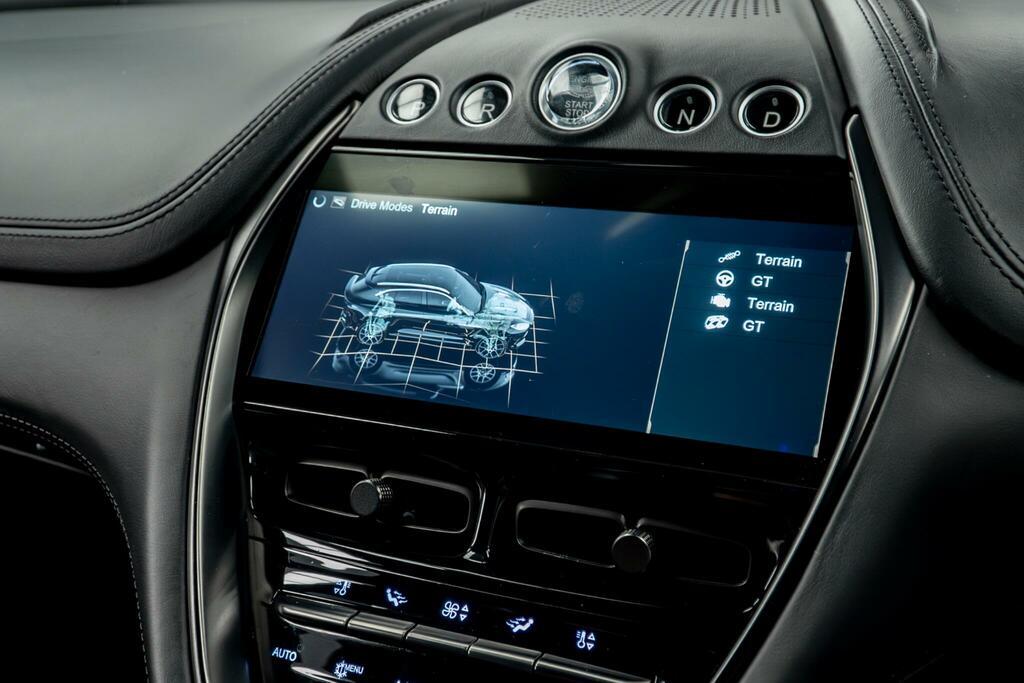 Aston Martin DBX V8 Grey #38