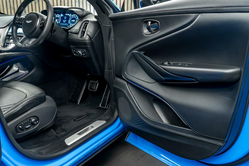 Aston Martin DBX V8 Grey #31