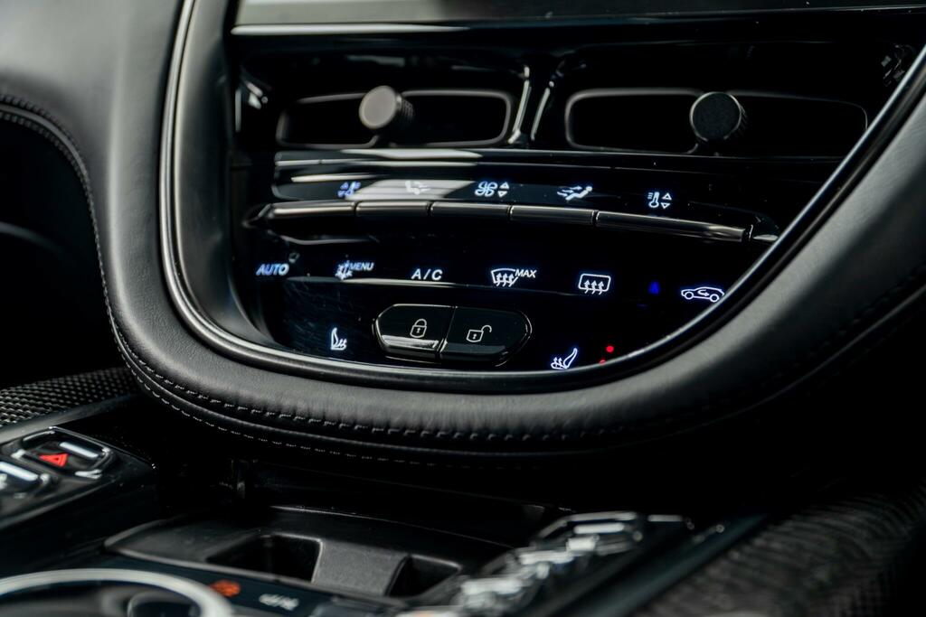 Aston Martin DBX V8 Grey #39
