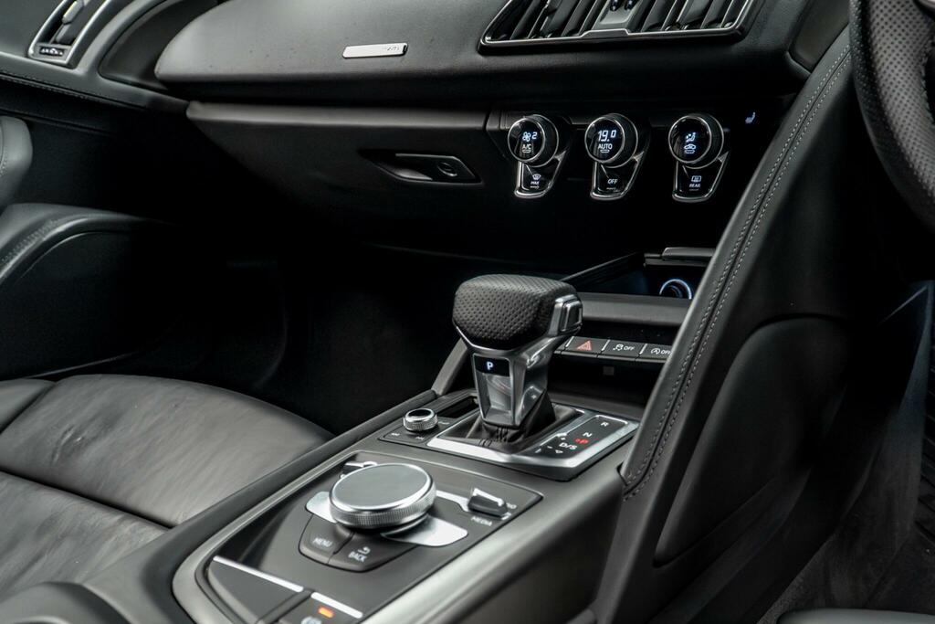 Audi R8 Audi Spyder 5.2 Fsi V10 Quattro Performance Ed White #25