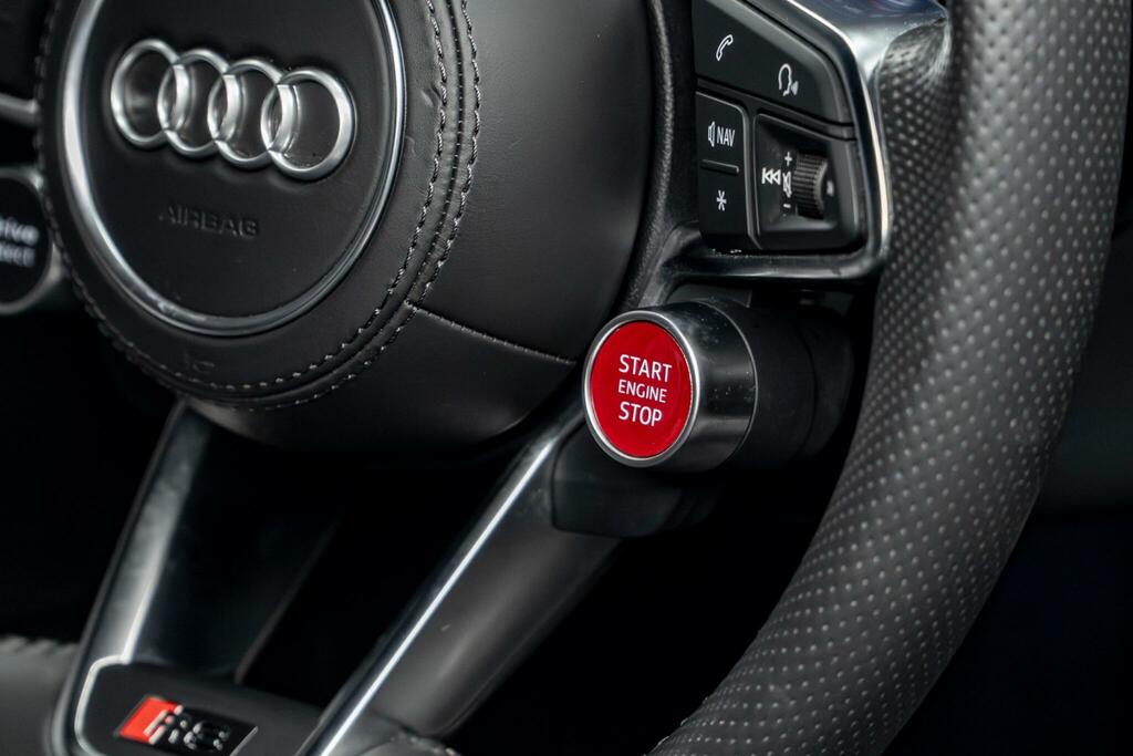 Audi R8 Audi Spyder 5.2 Fsi V10 Quattro Performance Ed White #38