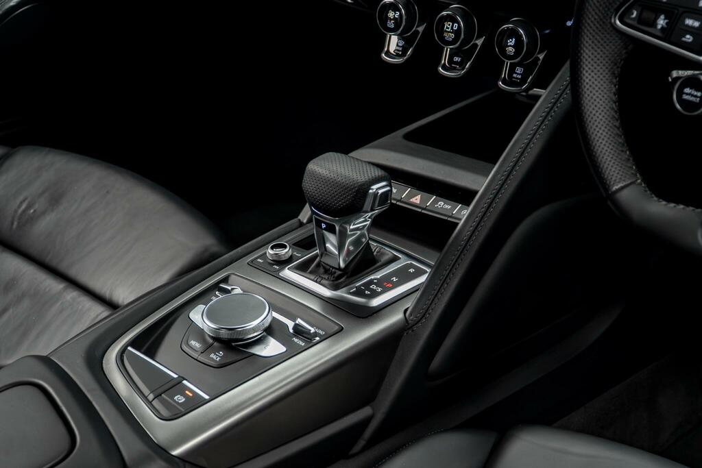 Audi R8 Audi Spyder 5.2 Fsi V10 Quattro Performance Ed White #34