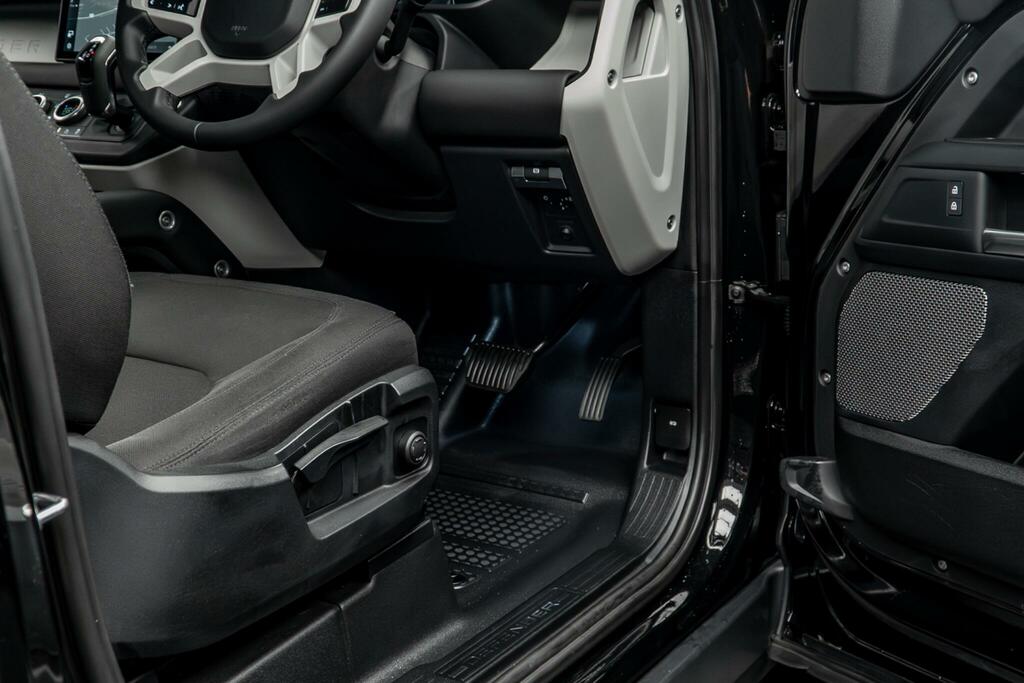 Land Rover Defender 90 X-dynamic Hse Black #43