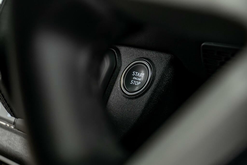 Land Rover Defender 90 X-dynamic Hse Black #39