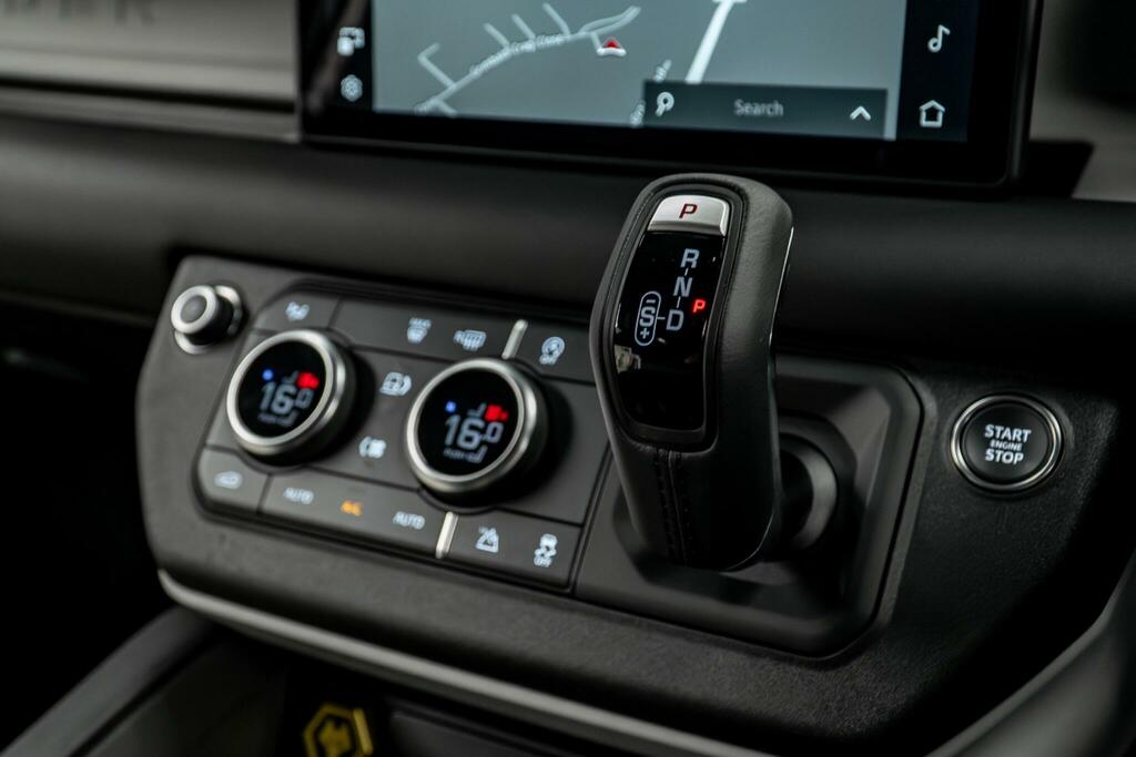 Land Rover Defender 90 X-dynamic Hse Black #37