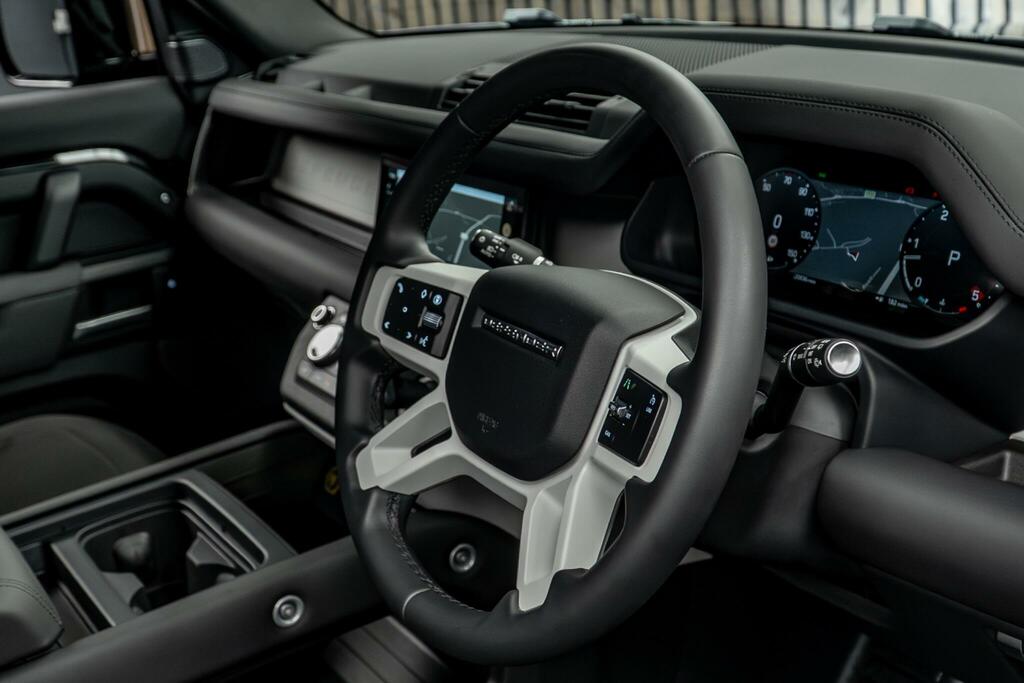 Land Rover Defender 90 X-dynamic Hse Black #28