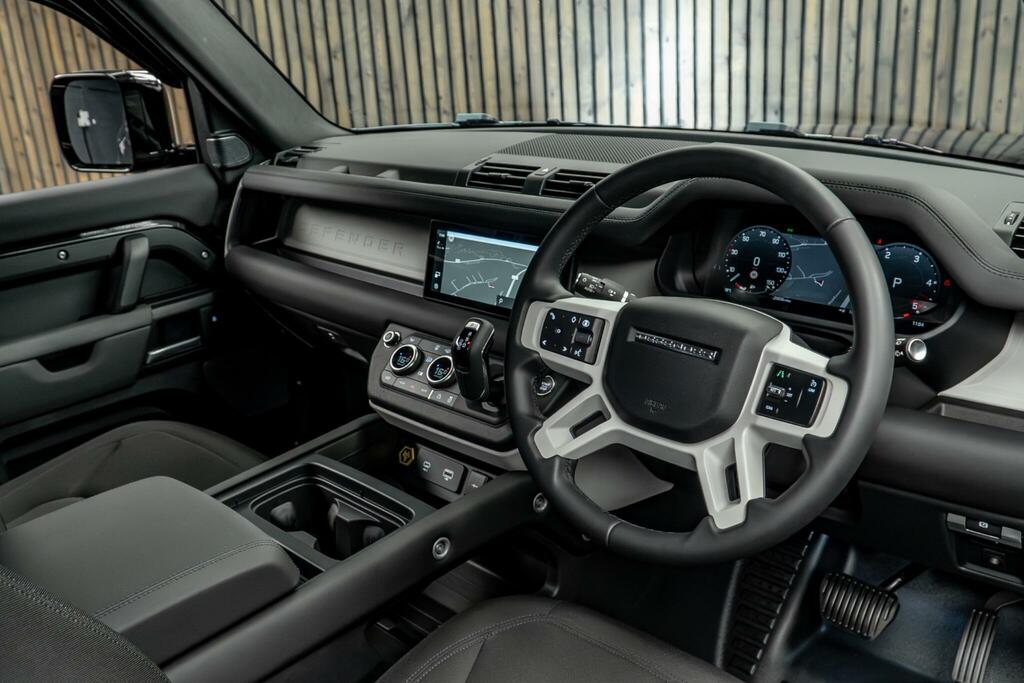 Land Rover Defender 90 X-dynamic Hse Black #23