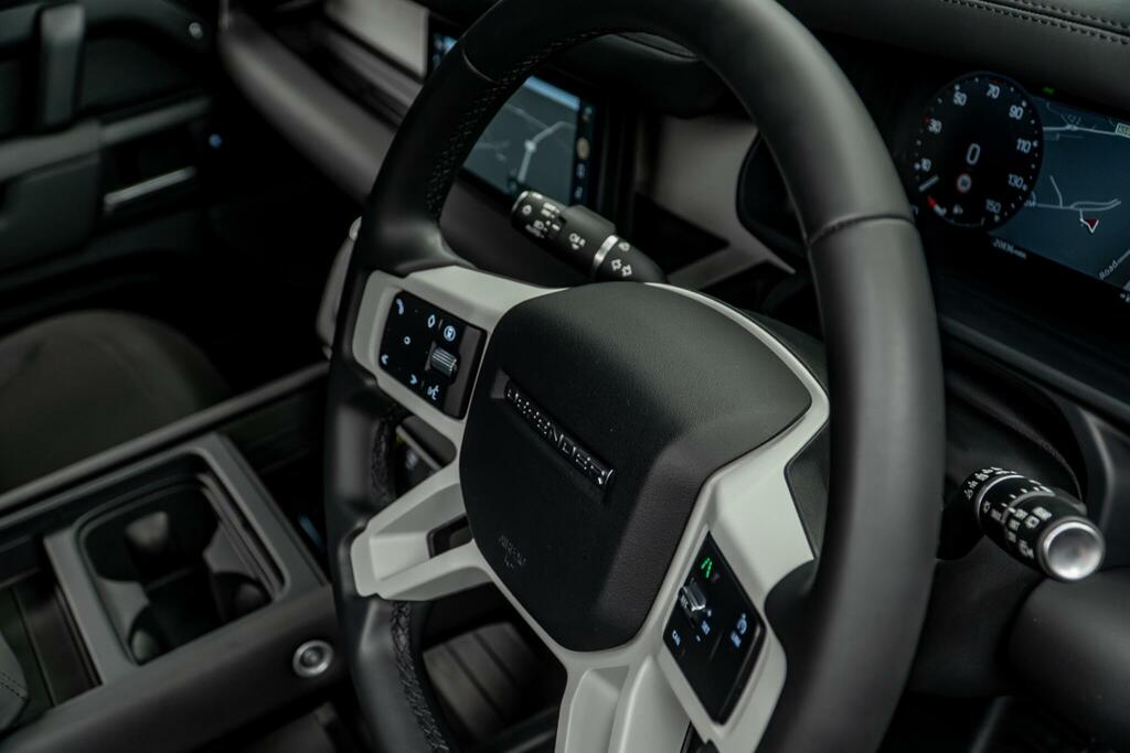 Land Rover Defender 90 X-dynamic Hse Black #36