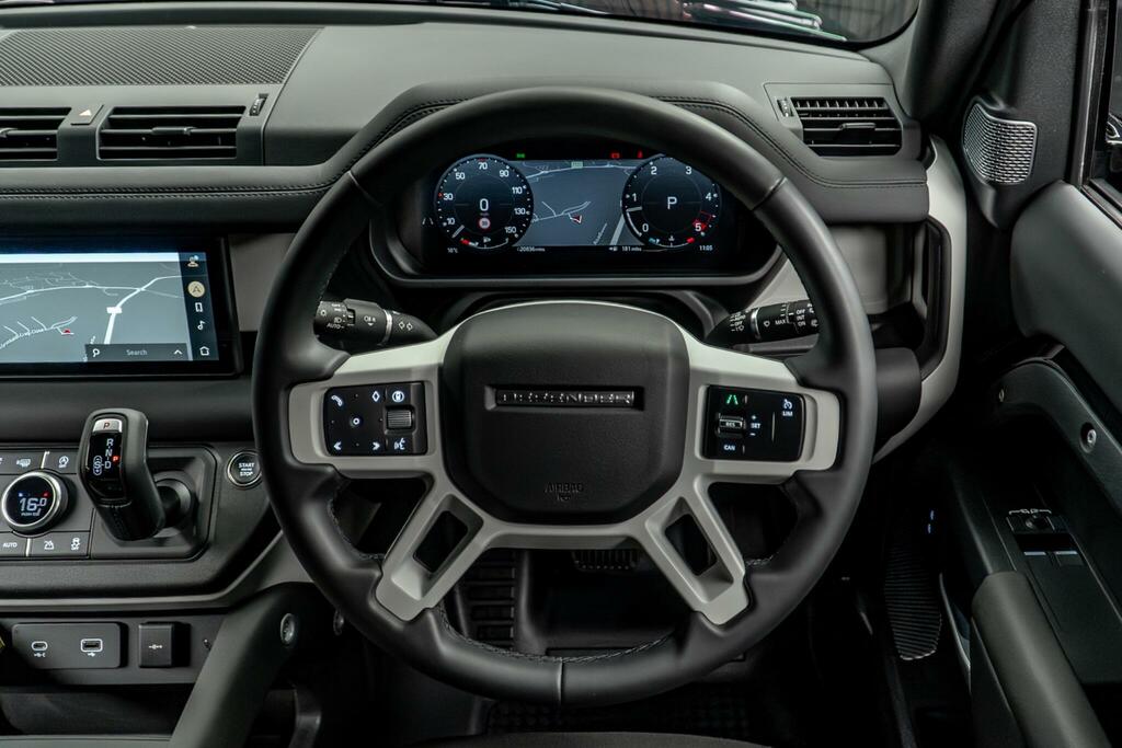Land Rover Defender 90 X-dynamic Hse Black #26