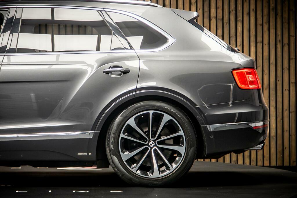 Bentley Bentayga 4.0 D Grey #18