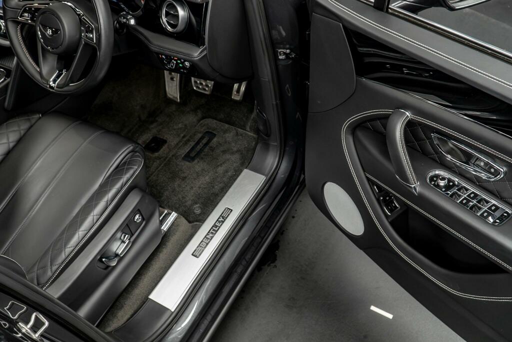 Bentley Bentayga 4.0 D Grey #29