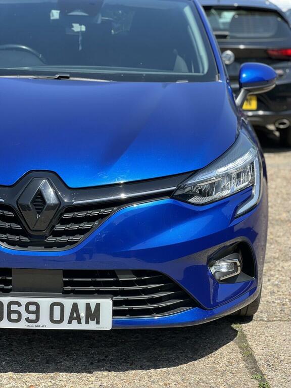 Renault Clio Hatchback White #21