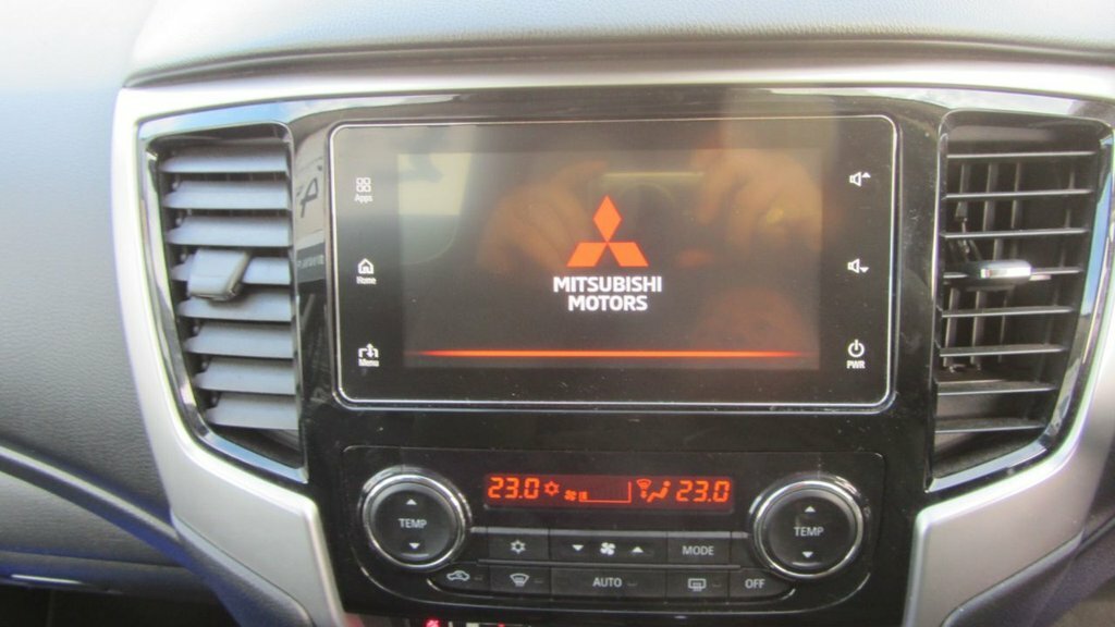 Mitsubishi L200 Double Cab Di-d 150 Barbarian 4Wd White #10