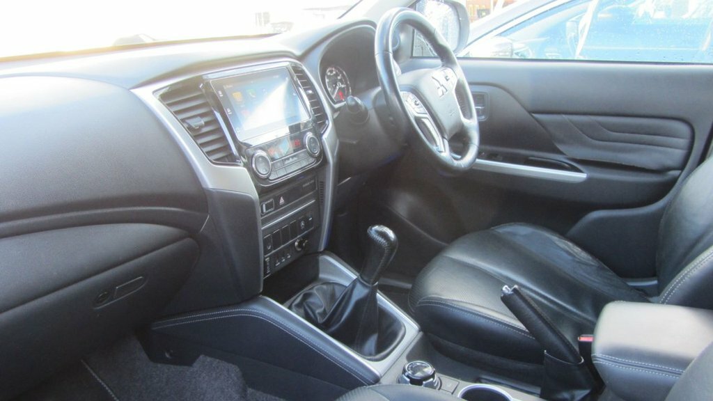 Mitsubishi L200 Double Cab Di-d 150 Barbarian 4Wd White #18