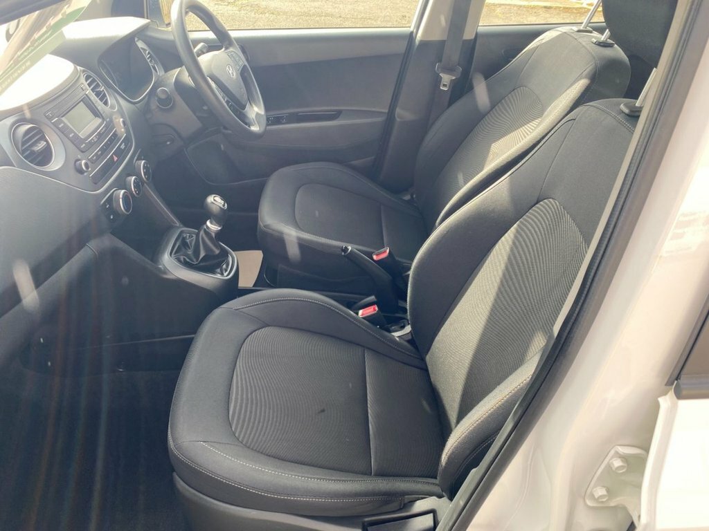 Hyundai I10 Hatchback Red #26