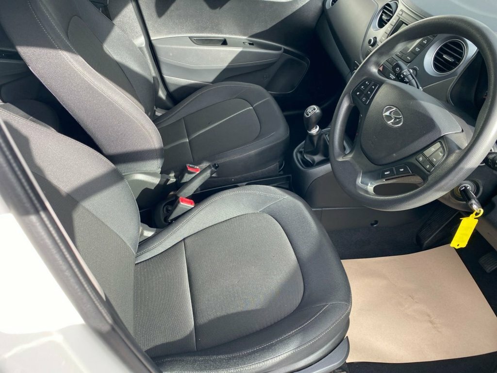 Hyundai I10 Hatchback Red #31