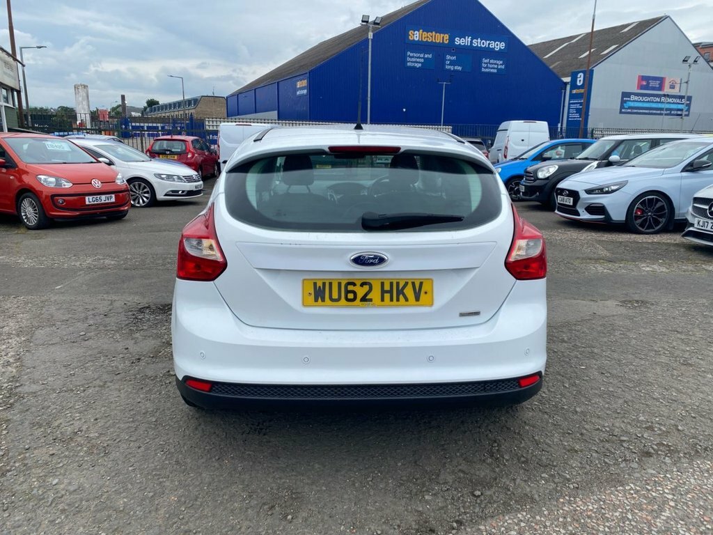 Ford Focus 1L Titanium White #6