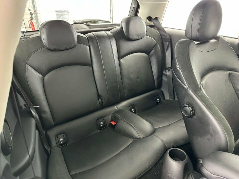 Mini Hatch 1.2L One Black #8