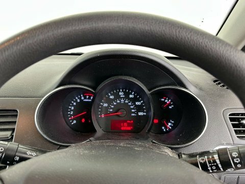 Kia Picanto 1L 2 White #11