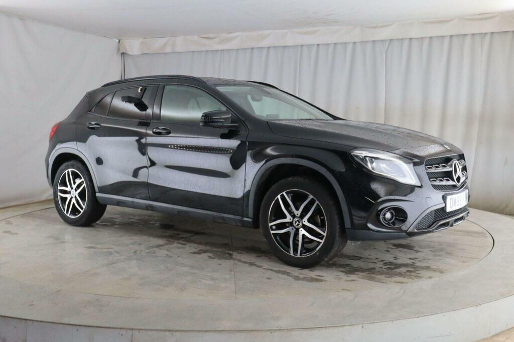 Mercedes-Benz GLA Class 1.6 Gla180 Urban Edition 7G-dct Euro 6 Ss Black