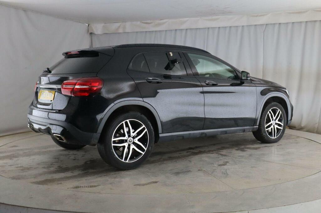 Mercedes-Benz GLA Class 1.6 Gla180 Urban Edition 7G-dct Euro 6 Ss Black #4