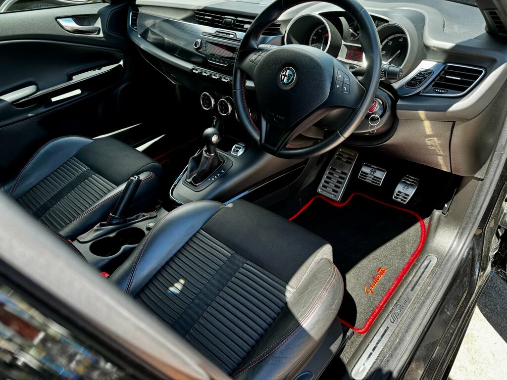 Alfa Romeo Giulietta Hatchback Red #11