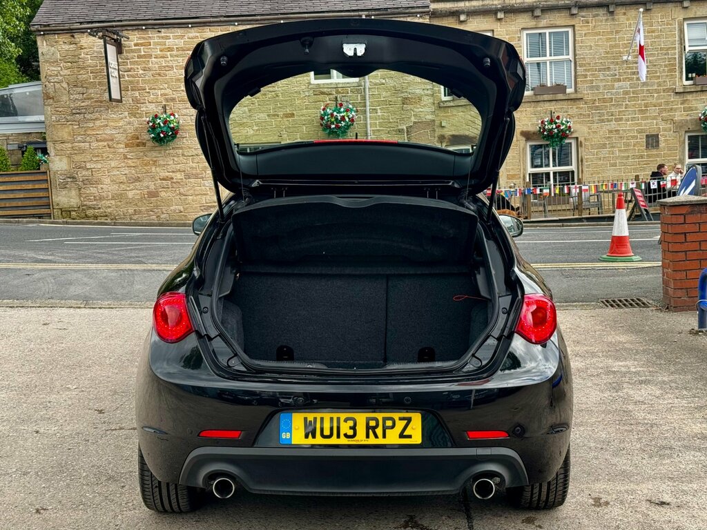 Alfa Romeo Giulietta Hatchback Red #54