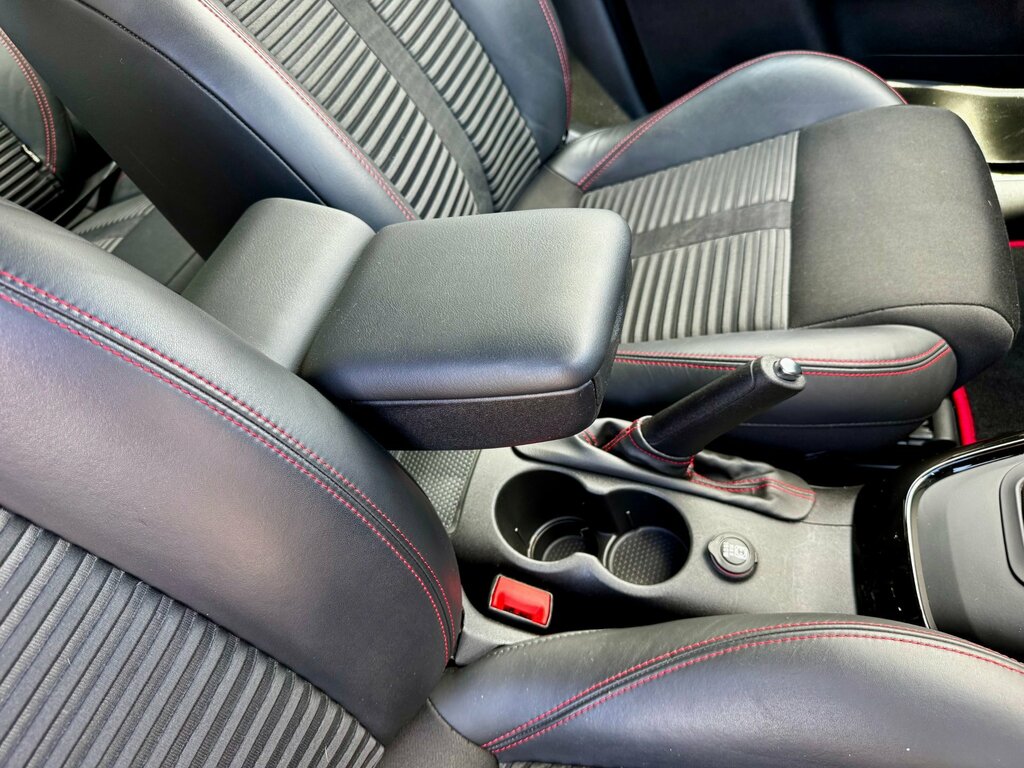 Alfa Romeo Giulietta Hatchback Red #15