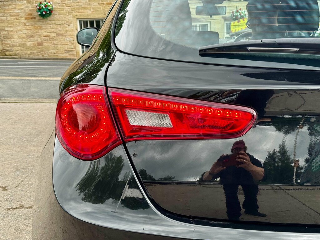 Alfa Romeo Giulietta Hatchback Red #52