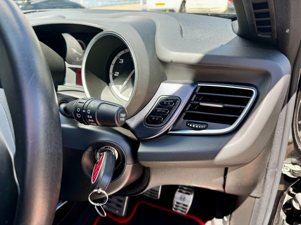 Alfa Romeo Giulietta Hatchback Red #17