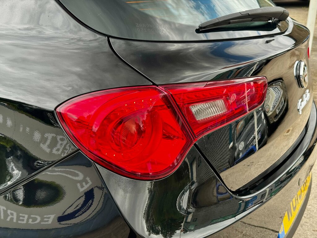 Alfa Romeo Giulietta Hatchback Red #51