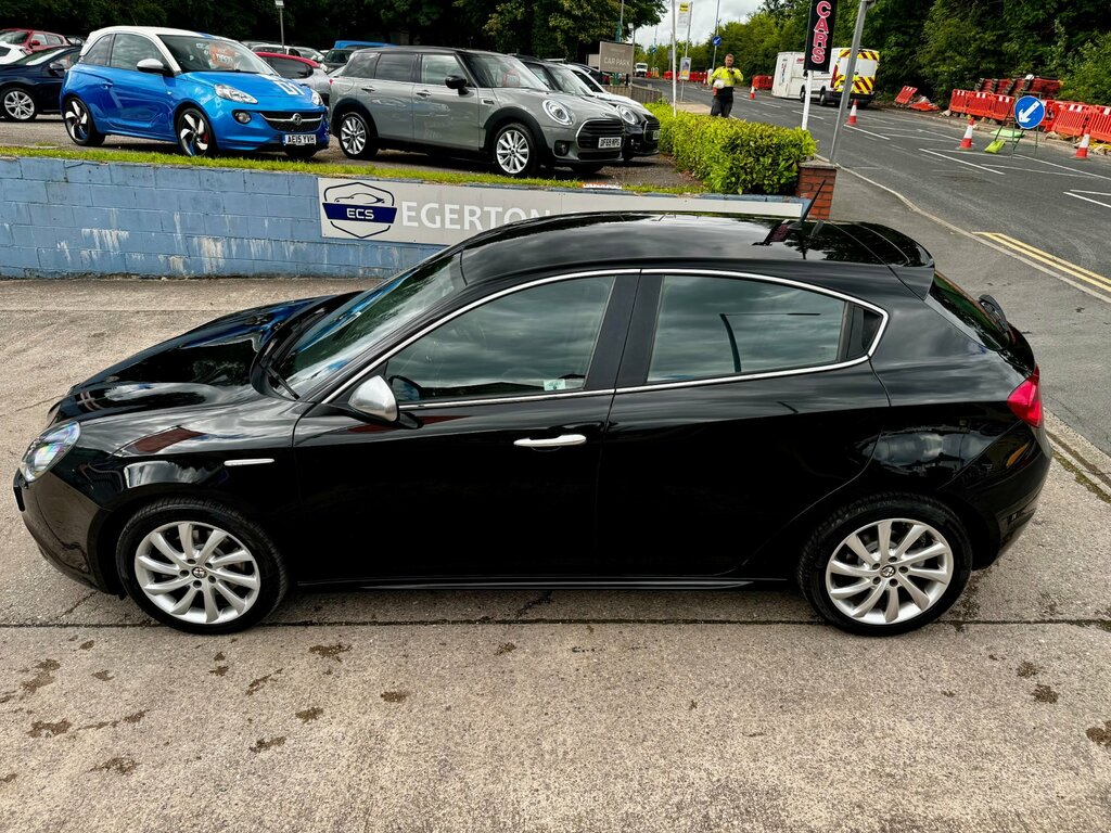 Alfa Romeo Giulietta Hatchback Red #8