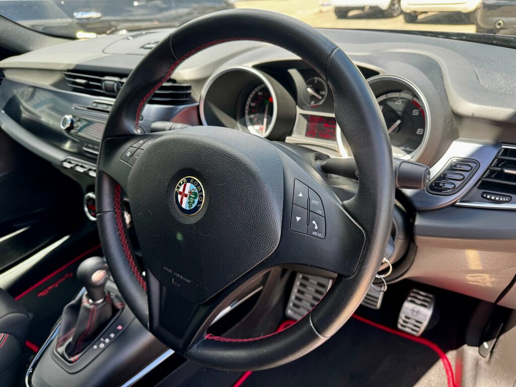Alfa Romeo Giulietta Hatchback Red #16