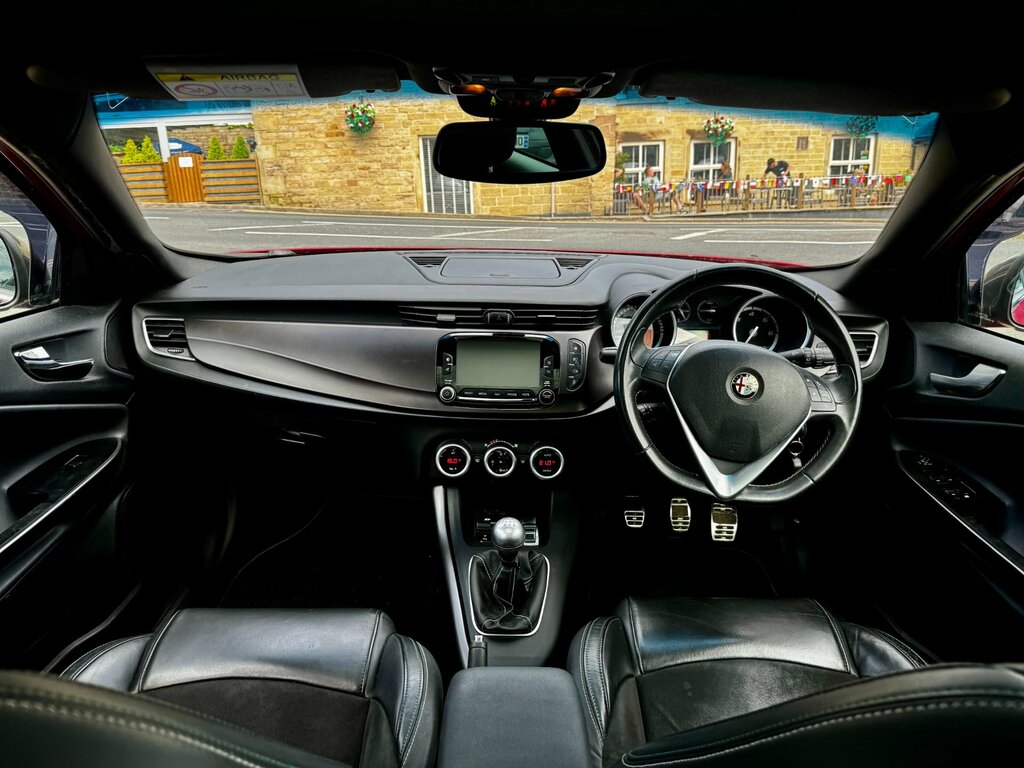 Alfa Romeo Giulietta 2.0 Jtdm-2 Qv Line Hatchback Eur Red #3