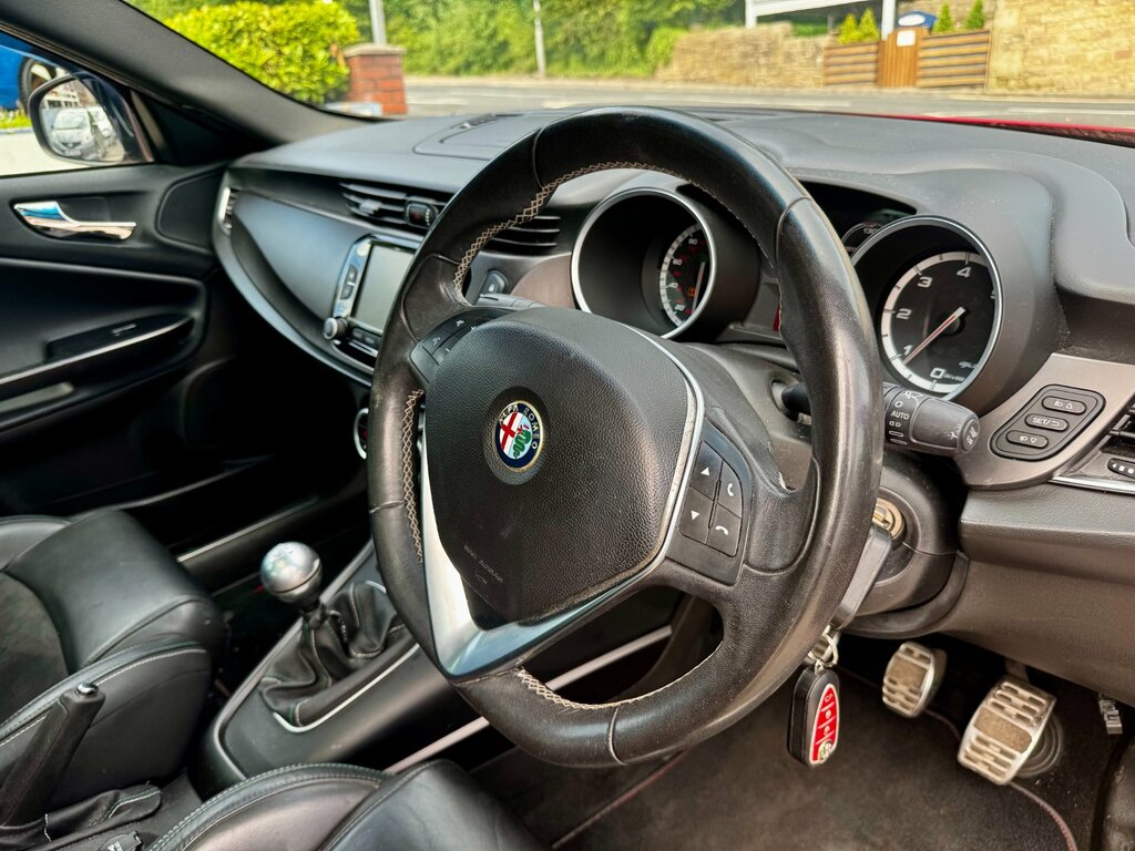 Alfa Romeo Giulietta 1.4 Tb Multiair Sprint 150 Bhp Red #8